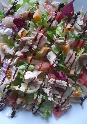 ПХ Салат з куркою, грейпфрутом та твердим сиром