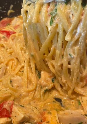 Паста з черрі, фетою та куркою