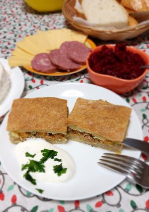 Пиріг з фаршем та картоплею