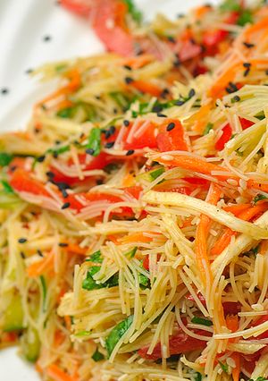 Рисова локшина з овочами. Салат за 10 хвилин