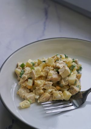 Салат з куркою та ананасом