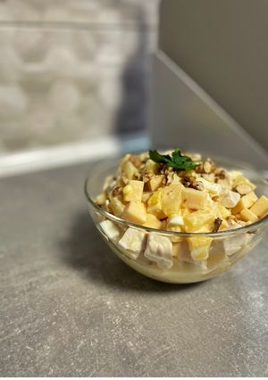 Салат з куркою і ананасом