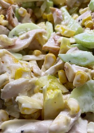 Салат з копченою куркою та кукурудзою