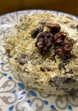 Салат з куркою та чорносливом