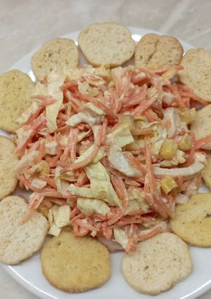 Салат з копченою куркою і морквою по корейські