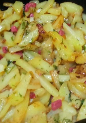 Смажена картопля на смальці з ковбаскою