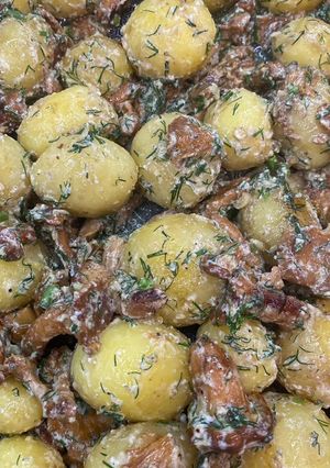 Смажені лисички з молодою картоплею