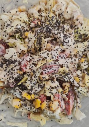 Салат з курочки, перцю та оливок