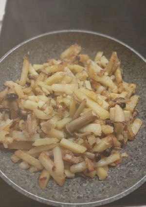 Смажена картопля з опеньками