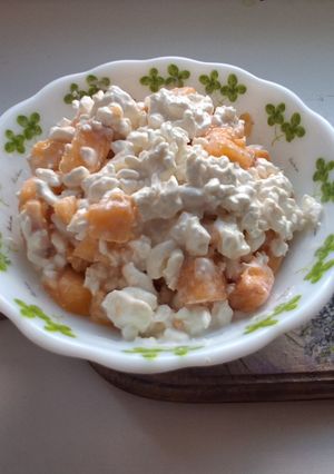 Сніданок сир з нектарином