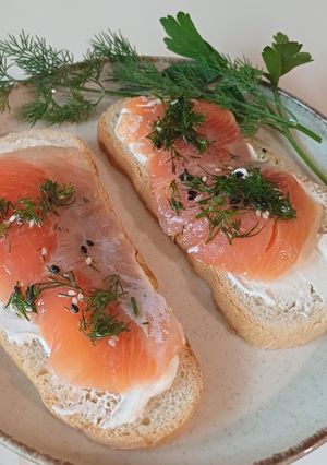 Сніданок з лососем та філадельфією