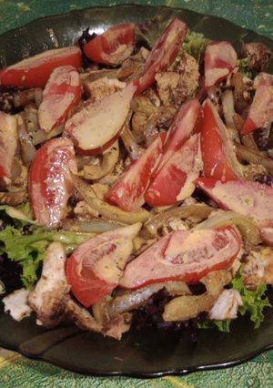 Теплий салат з куркою та солодким перцем