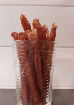 Сухі ковбаски з курки