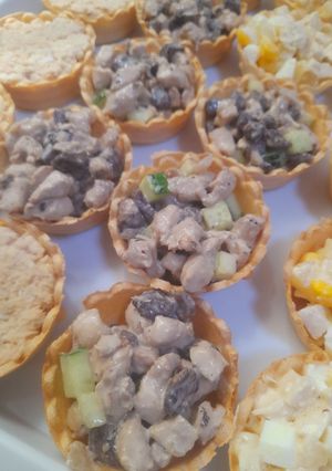 Тарталетки з куркою та грибами