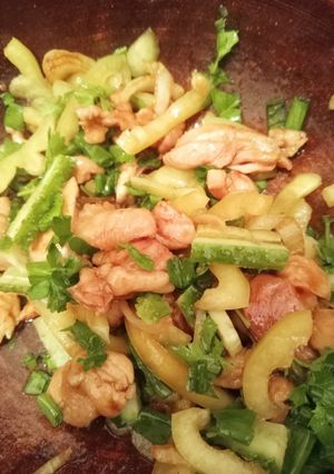 Теплий салат з куркою