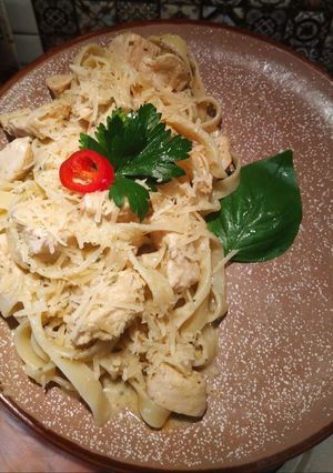 Тальятелле з куркою та соусом песто