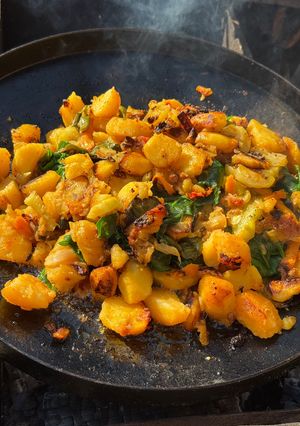 Татусева фірменна картопля на вогні