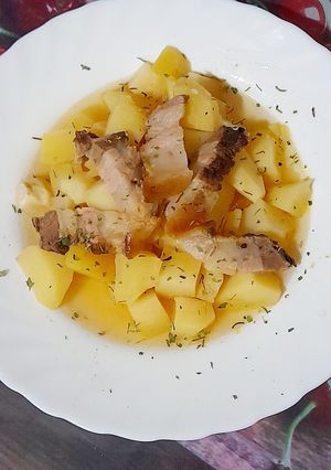 Тушкована картопля з грудинкою та філе на пару в мультиварці