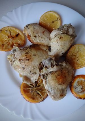 Тушкована у мультиварці курятина з апельсинами