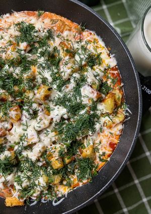 Хрустка картопля у вершково-томатному соусі