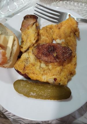 Швидкий омлет з ковбасою Чоризо на сніданок