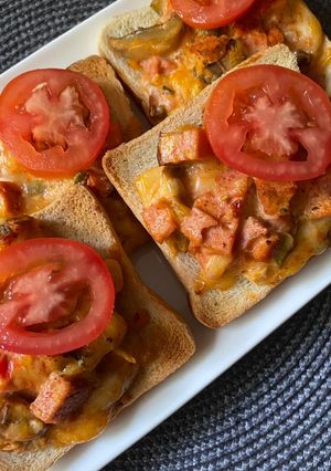 Гарячі канапки з ковбасою