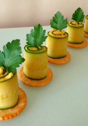 Антре рецепт (закуска з хумусом і огірком)