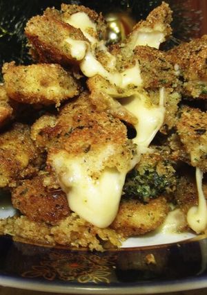 Горячая закуска из сыра в кляре (Сырные палочки)