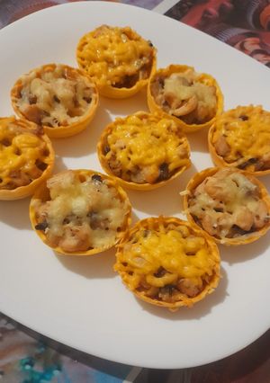Тарталетки-кокот з куркою, грибами та сиром