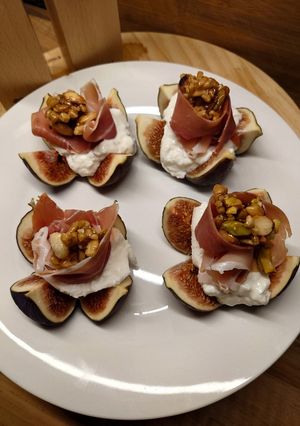 Закуска "Інжирна троянда"