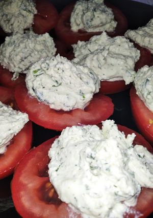 Закуска з вогником з помідорів і домашнього сиру