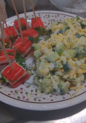 Закуска з крабових паличок та яйця