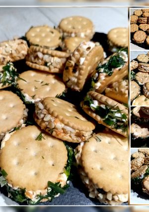 Закуска з крекеру, варених яєць і плавлених сирків