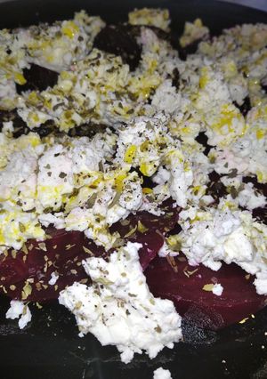 Закуска з запеченого буряка та домашнього сиру