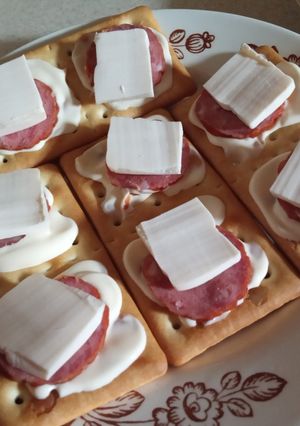 Закуска з крекером