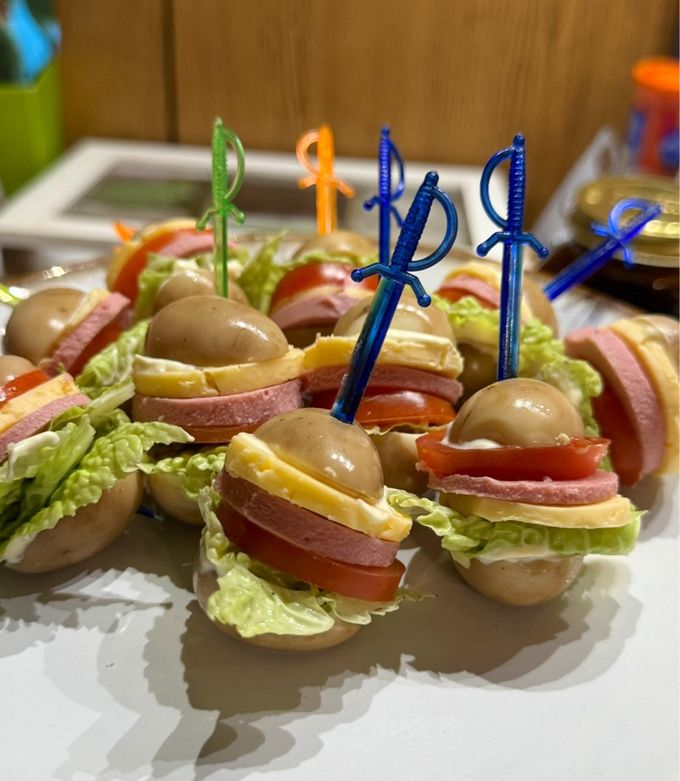 Закуска з перепелиних яєць ʼгамбургериʼ