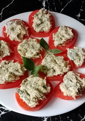 Закуска з томатів та сиру