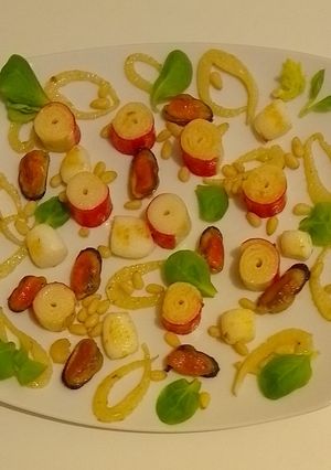 Закуска з мідіями та іншими морепродуктами з фенхелем