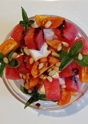 Закуска із кавуна, бринзи та помідорів