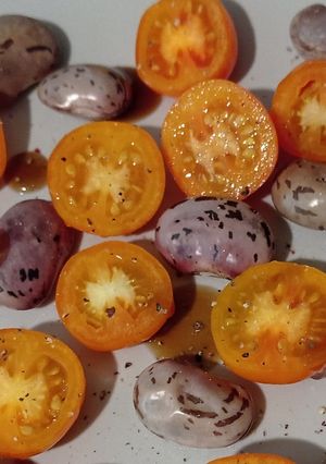 Закуска із квасолі з помідорами