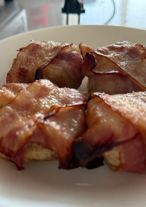 Закуска шампиньоны в беконе