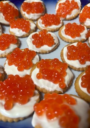 Закуска на крекері