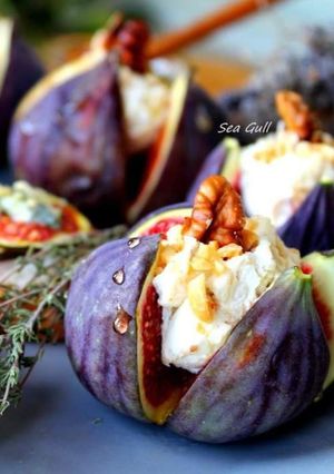 Закуска з інжиру і крем-сиру з горіхами