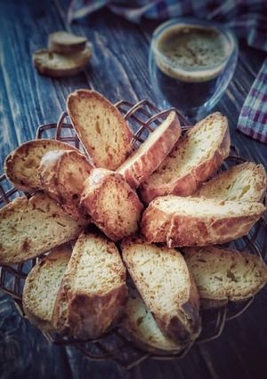 Закусочні біскотті з сиром та перцем