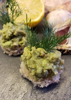 Канапе з авокадо