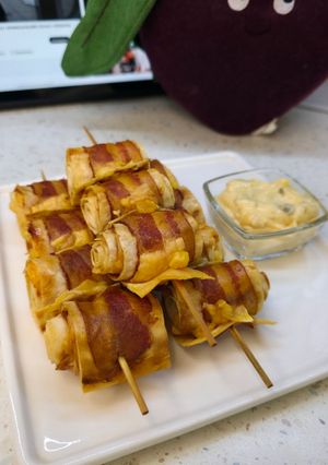 Закусочні рулети з лаваша і беконі