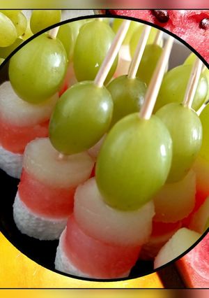 Канапки з бринзою, кавуном, динею та виноградом