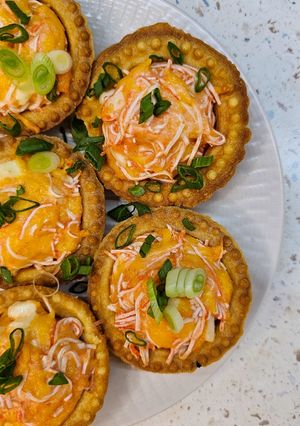 Запечені тарталетки з крабових паличок, сиру і яйця