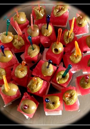 Канапки з кавуна, бринзи та оливок