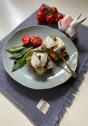 Канапки з яйцем пашот